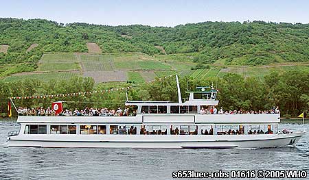 Rheinschifffahrt mit dem Rheinschiff s653luec-robs.
