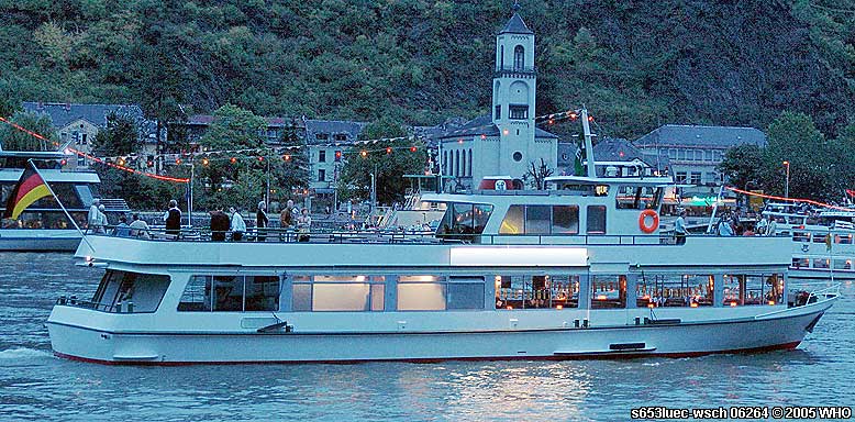 Weihnachtsfeier bei Wiesbaden auf dem Rhein auf dem Rheinschiff s653luec-wsch.