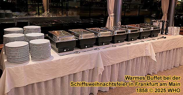 Warmes Buffet bei der Schiffsweihnachtsfeier in Frankfurt am Main