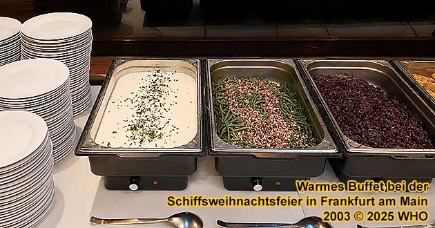 Warmes Buffet bei der Schiffsweihnachtsfeier in Frankfurt am Main