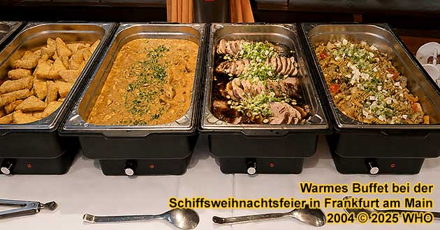 Warmes Buffet bei der Schiffsweihnachtsfeier in Frankfurt am Main