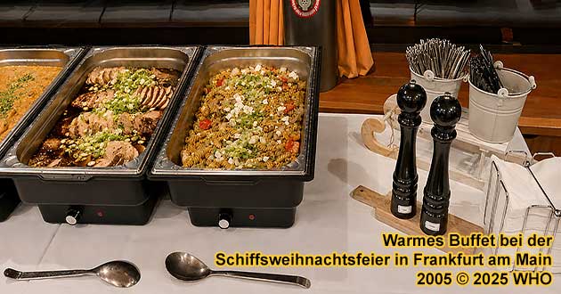 Warmes Buffet bei der Schiffsweihnachtsfeier in Frankfurt am Main