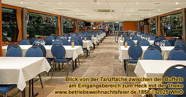 Schiffsweihnachtsfeier Frankfurt am Main: Blick von der Tanzfl�che zwischen den Buffets am Eingangsbereich zum Heck mit der Theke gegen�ber der Behindertentoilette.
