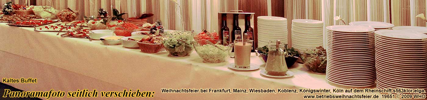 Ein Teil des Kalten Buffets im VIP-Raum achtern am Heck auf dem Weihnachtsfeierschiff.