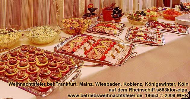 Ein Teil des Kalten Buffets im VIP-Raum achtern am Heck auf dem Weihnachtsfeierschiff